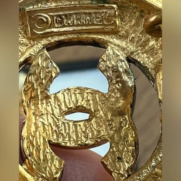 CHANEL Vintage Gold Earrings - Picture 6 of 8